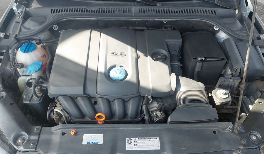 Volkswagen Vento 2.5 LUXURY Sedan 2011