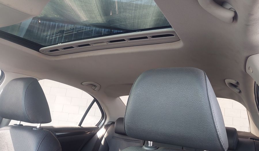Volkswagen Vento 2.5 LUXURY Sedan 2011