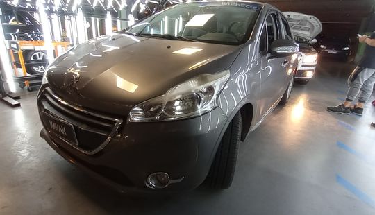 Peugeot • 208