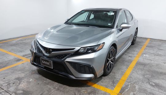 Toyota • Camry