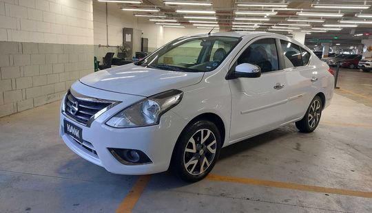 Nissan • Versa