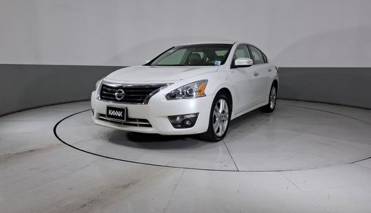 Nissan • Altima