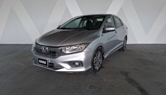 2020 • 66,771 km • Automático