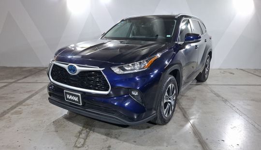 Toyota • Highlander