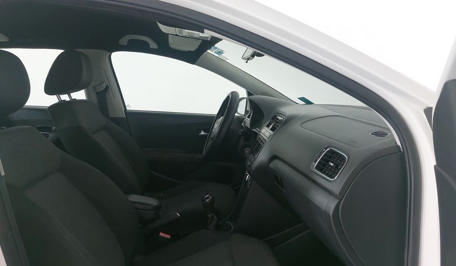 Volkswagen Polo 1.2 COMFORTLINE MT Hatchback 2013