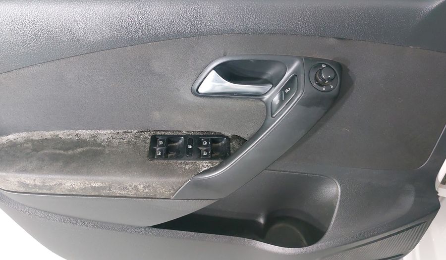 Volkswagen Polo 1.2 COMFORTLINE MT Hatchback 2013
