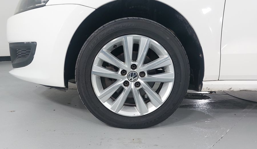 Volkswagen Polo 1.2 COMFORTLINE MT Hatchback 2013