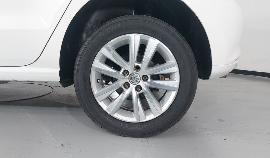 Volkswagen Polo 1.2 COMFORTLINE MT Hatchback 2013