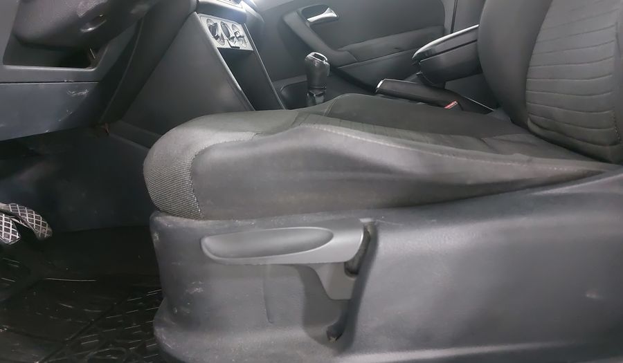 Volkswagen Polo 1.2 COMFORTLINE MT Hatchback 2013