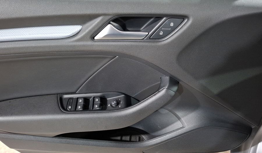 Audi A3 1.8 TFSI ATTRACTION S TRONIC Sedan 2015