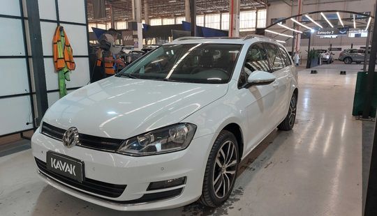 Volkswagen • Golf
