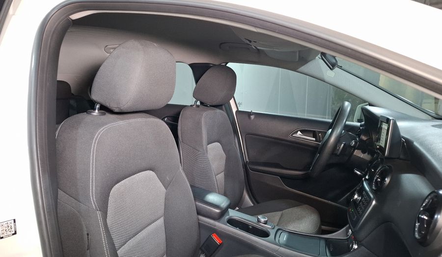 Mercedes Benz Clase A 1.6 180 CGI 7G-DCT Hatchback 2015