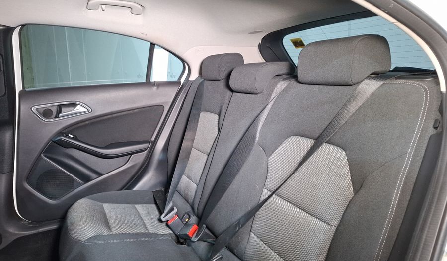 Mercedes Benz Clase A 1.6 180 CGI 7G-DCT Hatchback 2015