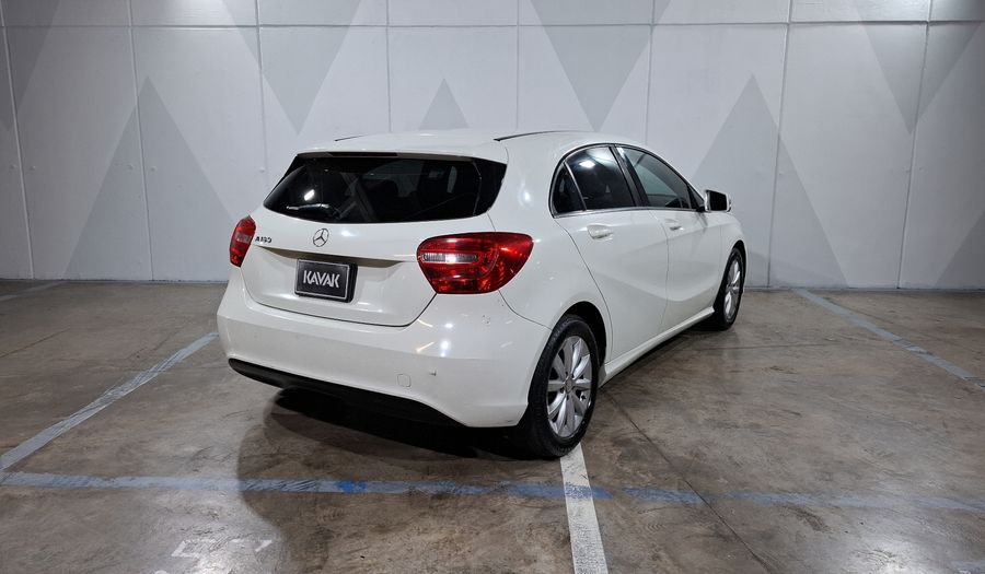 Mercedes Benz Clase A 1.6 180 CGI 7G-DCT Hatchback 2015
