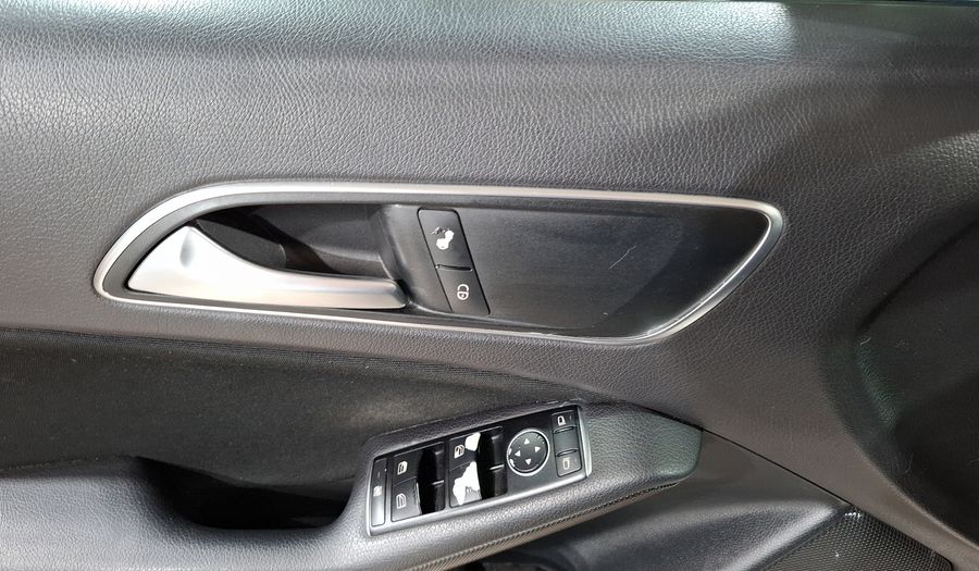 Mercedes Benz Clase A 1.6 180 CGI 7G-DCT Hatchback 2015