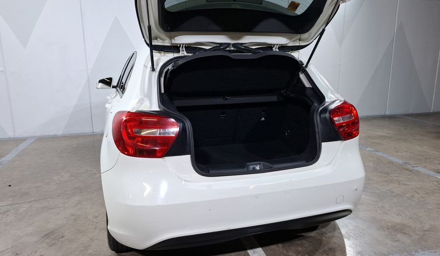 Mercedes Benz Clase A 1.6 180 CGI 7G-DCT Hatchback 2015