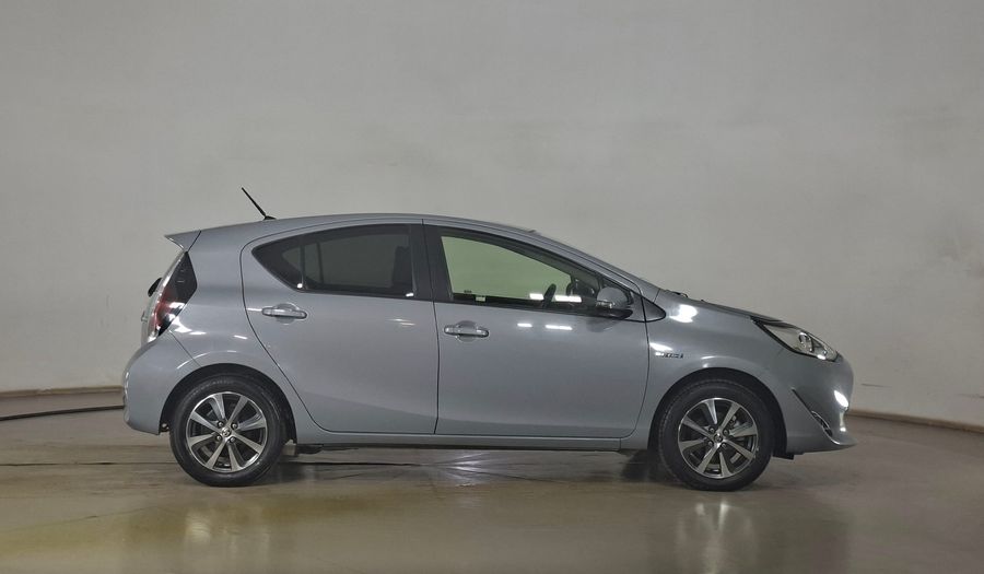 Toyota Prius 1.5 HYBRID AUTO Hatchback 2021