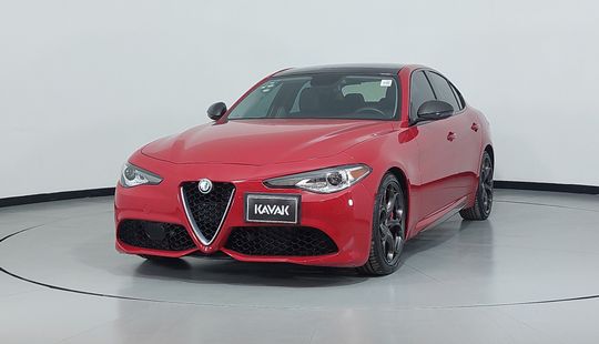 Alfa Romeo • Giulia
