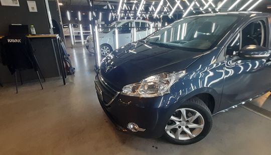 Peugeot • 208