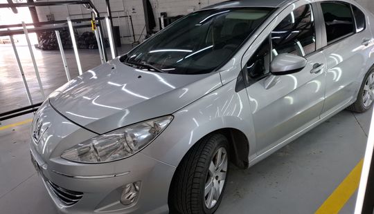 Peugeot • 408