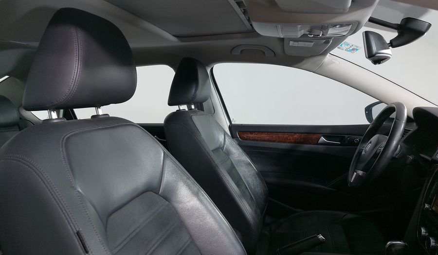 Volkswagen Passat 3.6 DSG Sedan 2012