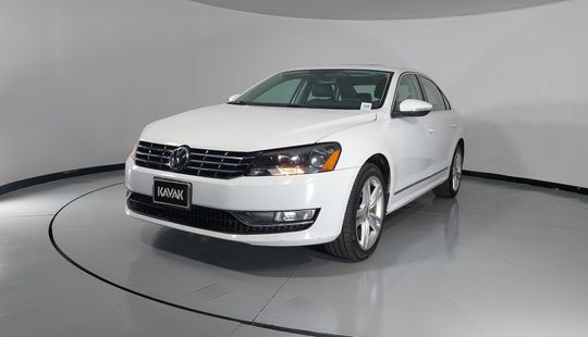 Volkswagen • Passat