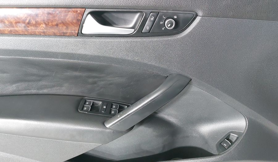 Volkswagen Passat 3.6 DSG Sedan 2012