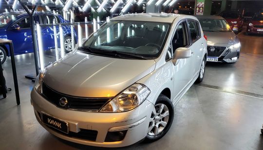 Nissan • Tiida