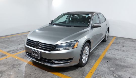 Volkswagen • Passat