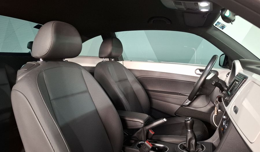 Volkswagen Beetle 2.5 SPORT MT Hatchback 2016