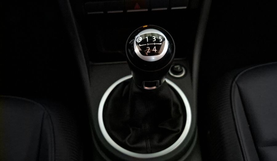 Volkswagen Beetle 2.5 SPORT MT Hatchback 2016