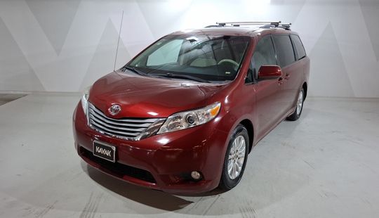 Toyota • Sienna