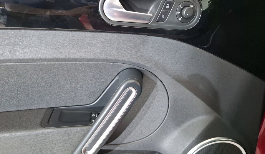 Volkswagen Beetle 2.0 TURBO DSG Hatchback 2012