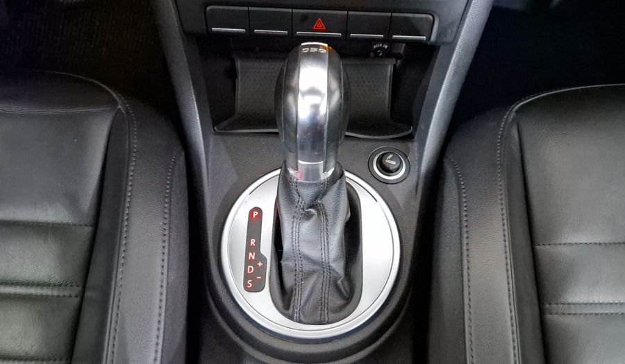 Volkswagen Beetle 2.0 TURBO DSG Hatchback 2012