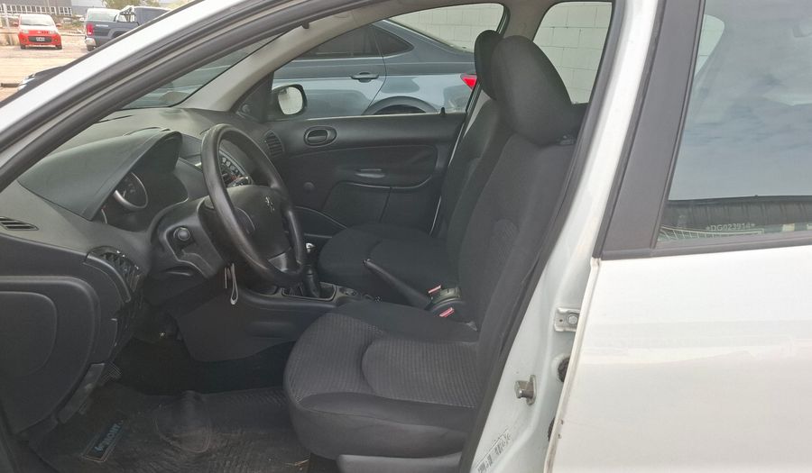Peugeot 207 1.4 ACTIVE Hatchback 2012