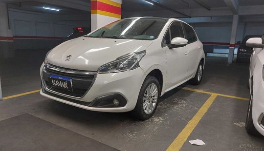 Peugeot • 208