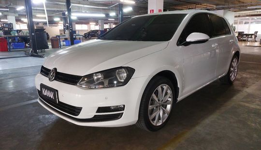 Volkswagen • Golf