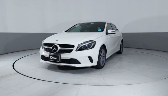 Mercedes Benz • Clase A