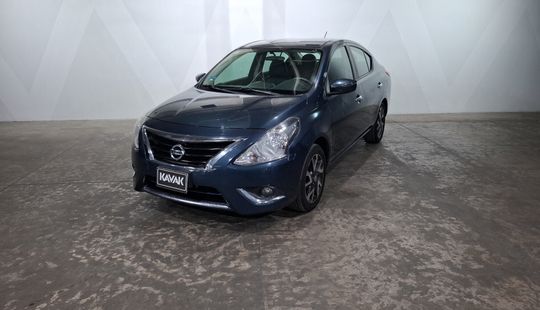 Nissan • Versa