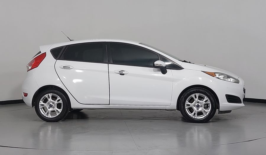 Ford Fiesta 1.6 SE MT Hatchback 2014