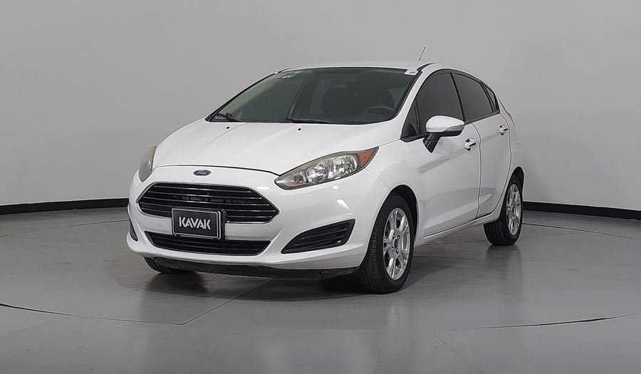 Ford Fiesta 1.6 SE MT Hatchback 2014