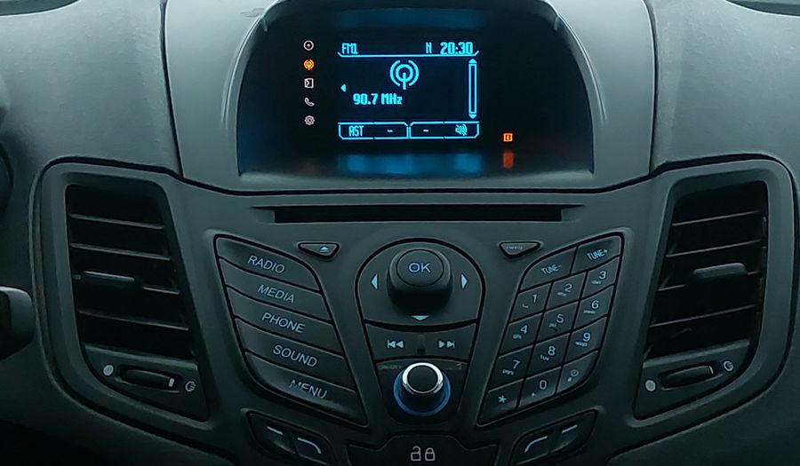 Ford Fiesta 1.6 SE MT Hatchback 2014