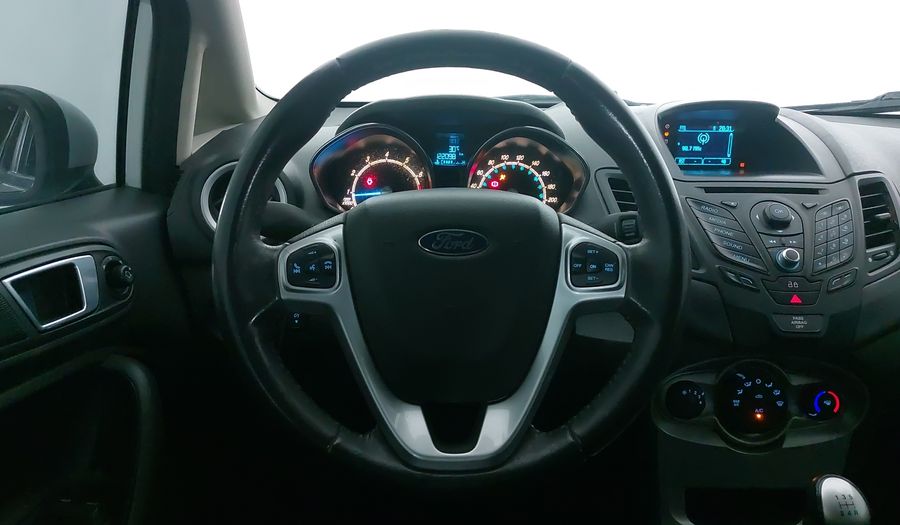 Ford Fiesta 1.6 SE MT Hatchback 2014