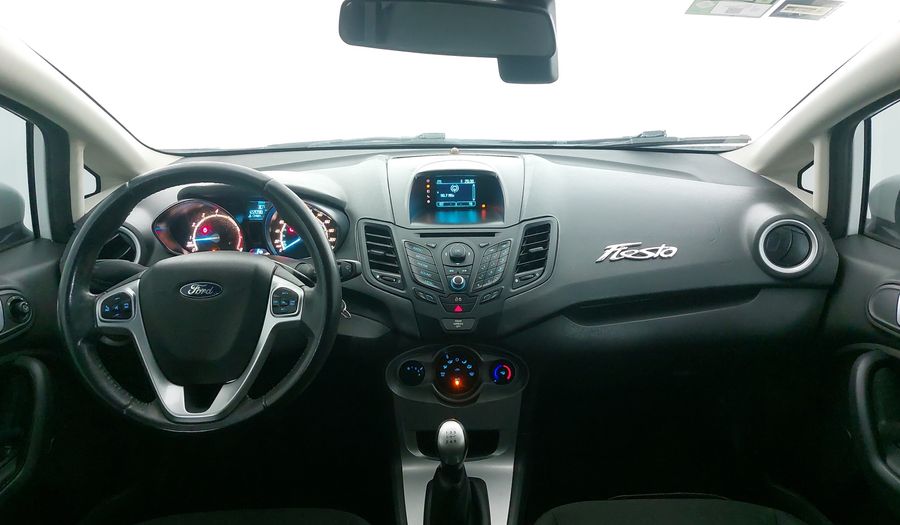 Ford Fiesta 1.6 SE MT Hatchback 2014