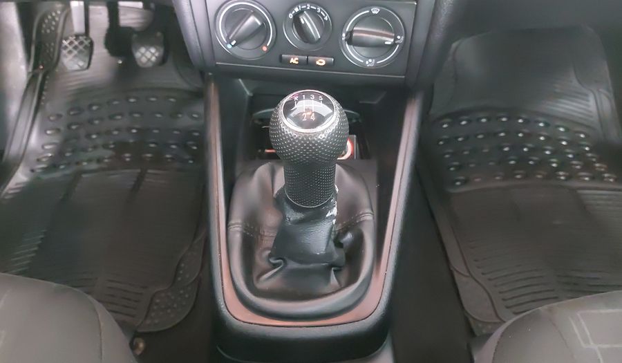Volkswagen Jetta Clasico 2.0 CL MT Sedan 2013