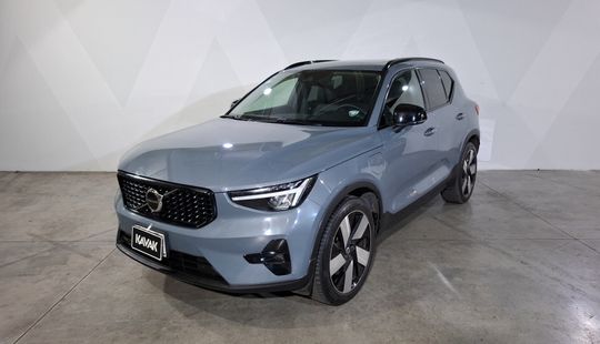 Volvo • XC40