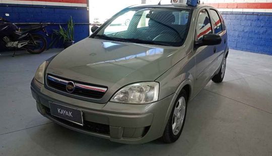 Chevrolet • Corsa