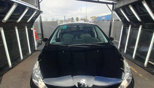 Peugeot • 208