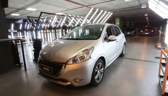 Peugeot • 208
