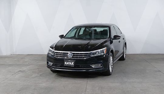 Volkswagen • Passat